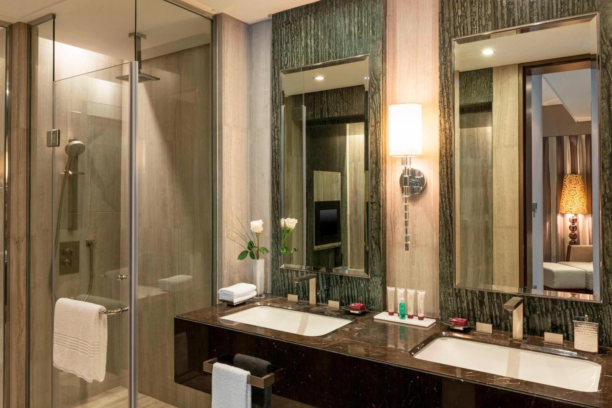 Le Meridien City Centre Bahrain Manama Eksteriør bilde Bathroom