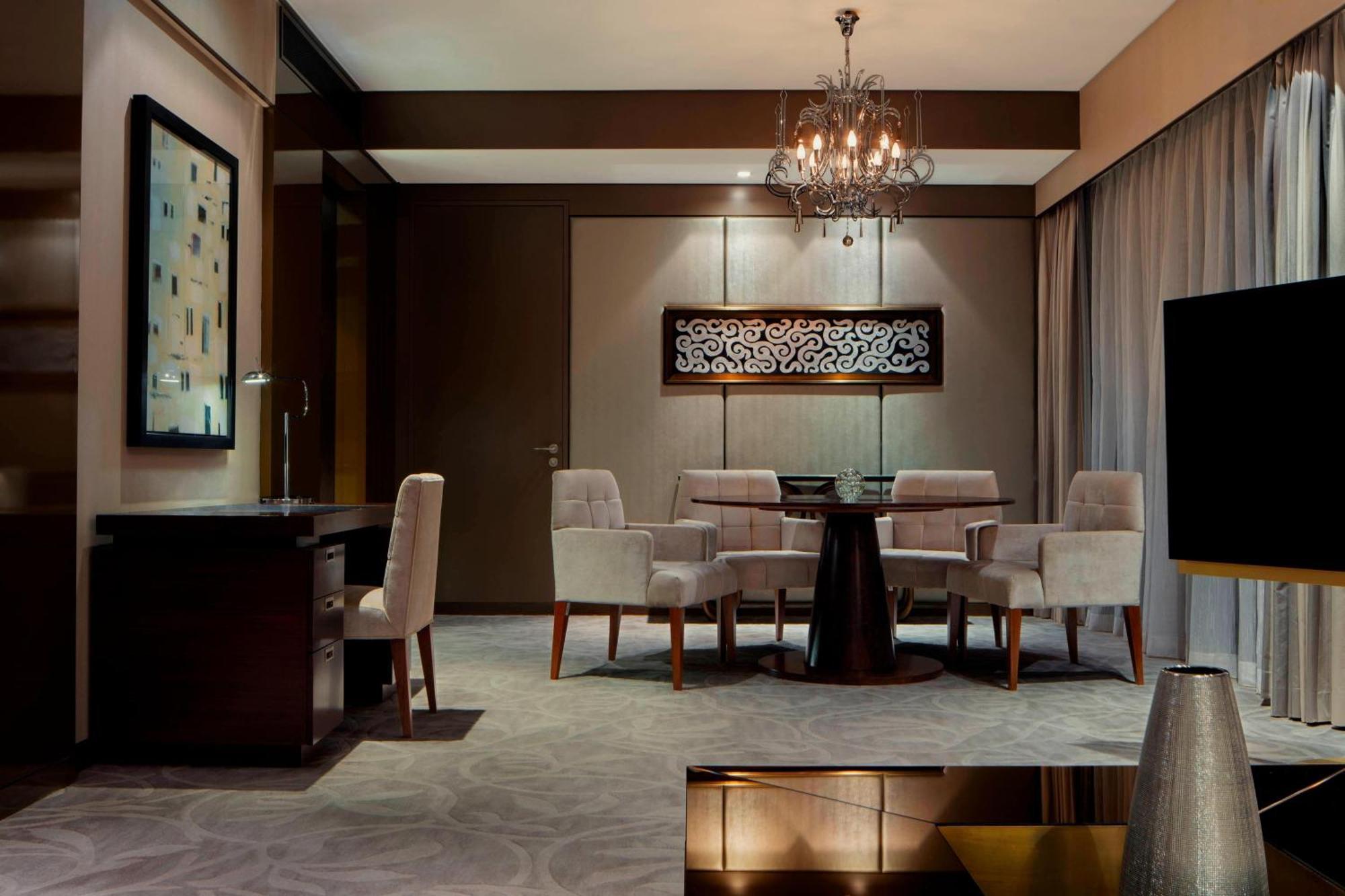 Le Meridien City Centre Bahrain Manama Eksteriør bilde A suite at the Ritz-Carlton, Singapore