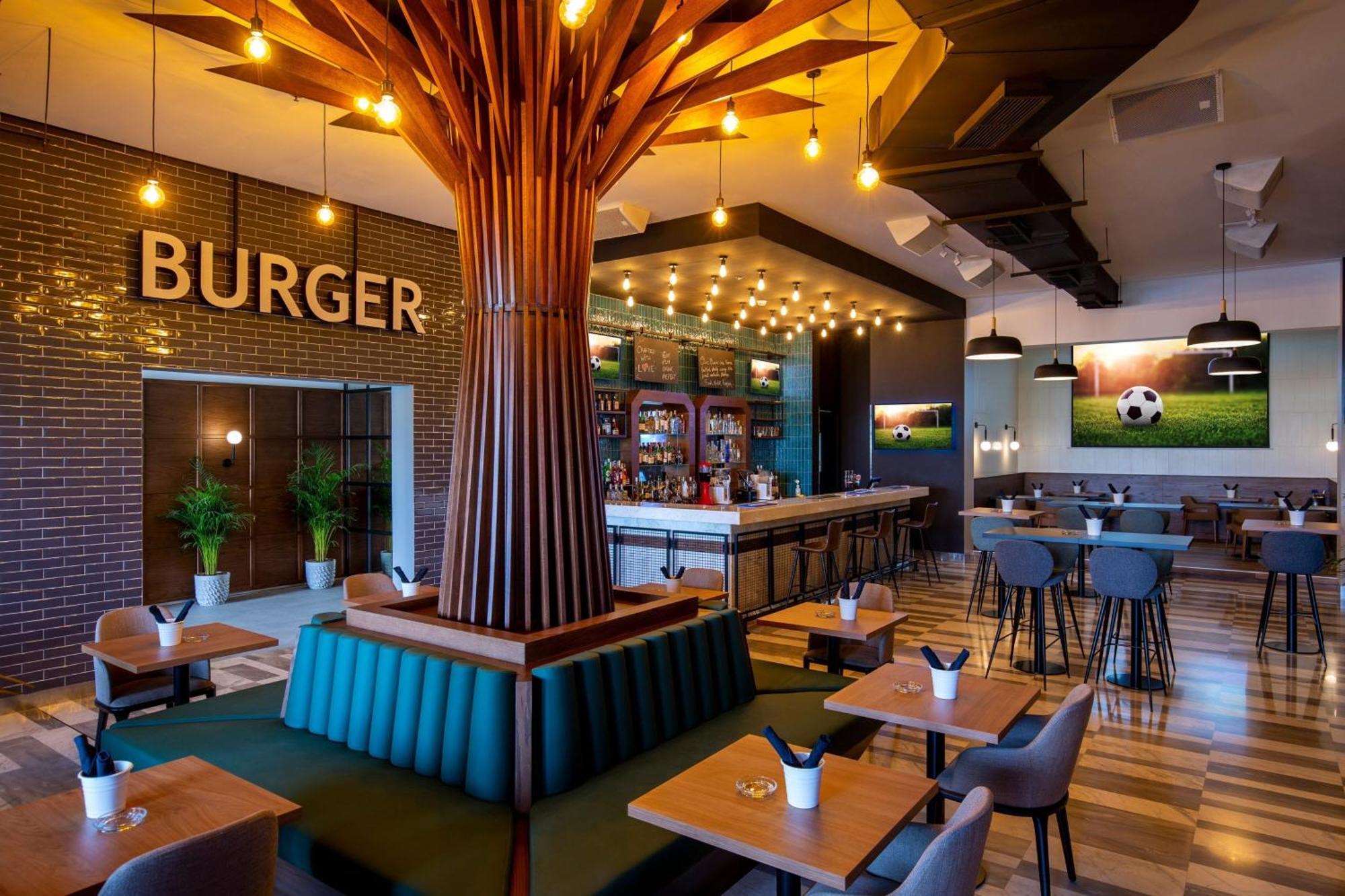 Le Meridien City Centre Bahrain Manama Eksteriør bilde Burger restaurant in the airport