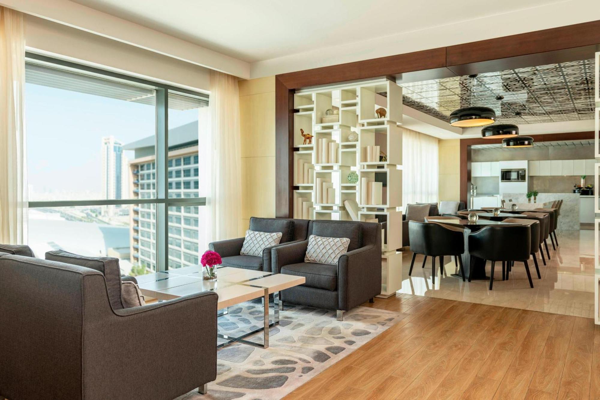 Le Meridien City Centre Bahrain Manama Eksteriør bilde Club Lounge at the hotel