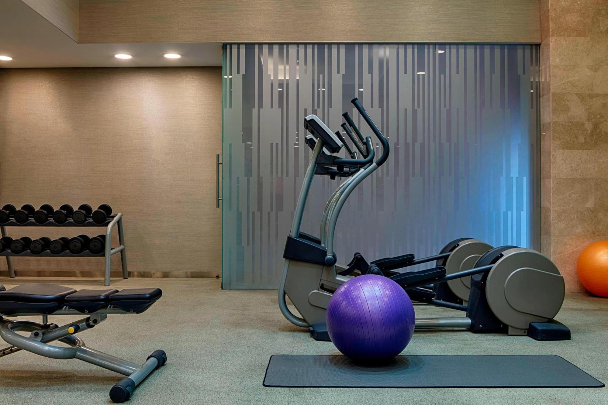 Le Meridien City Centre Bahrain Manama Eksteriør bilde A typical gym